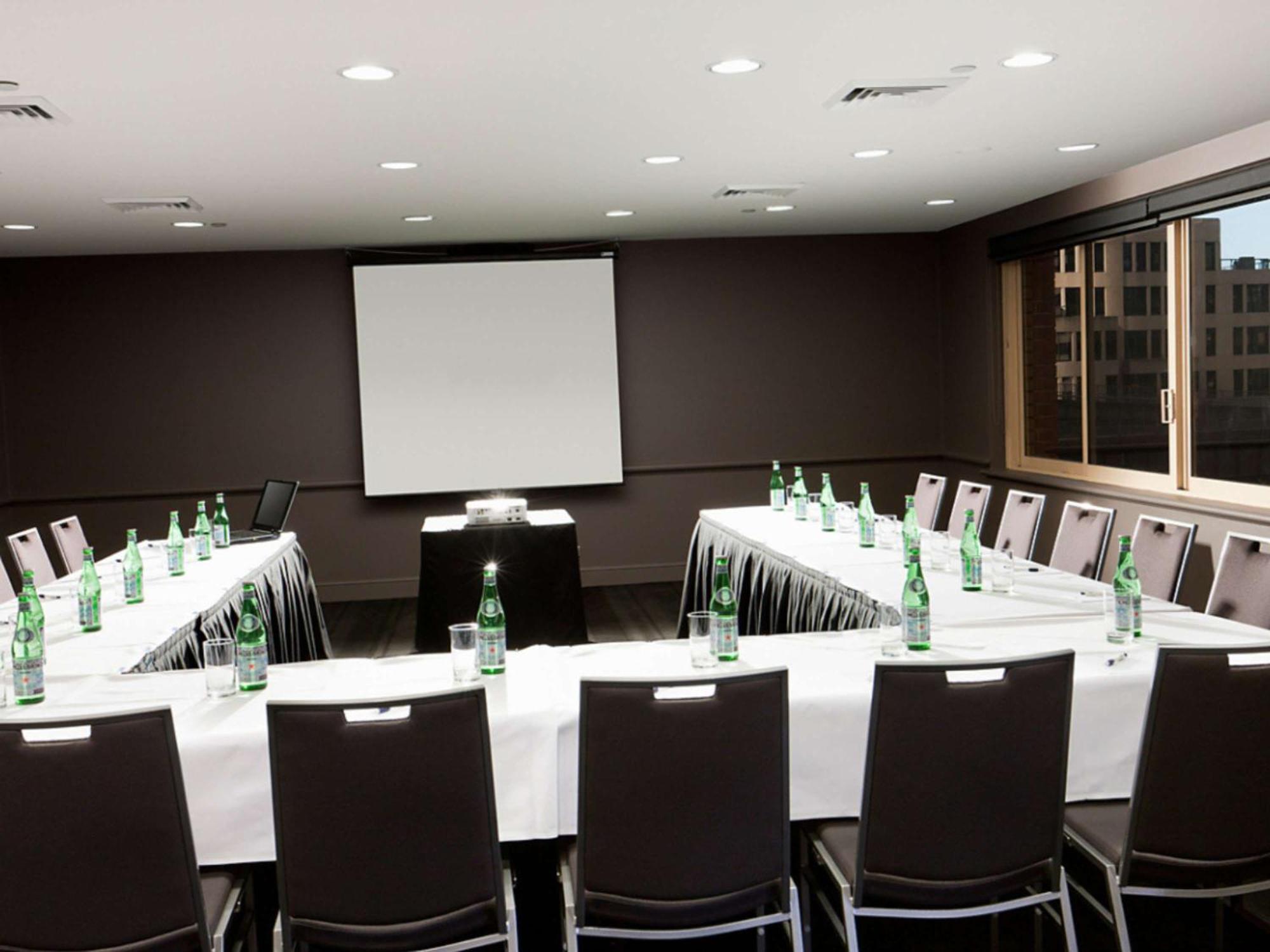The Sebel Quay West Suites Сидней Экстерьер фото Meeting room