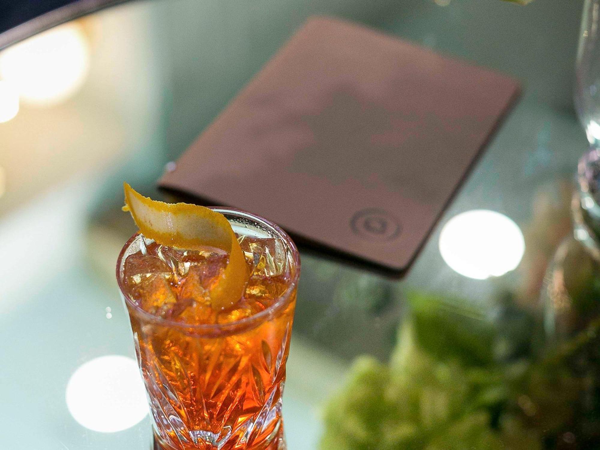 The Sebel Quay West Suites Сидней Экстерьер фото A Negroni cocktail