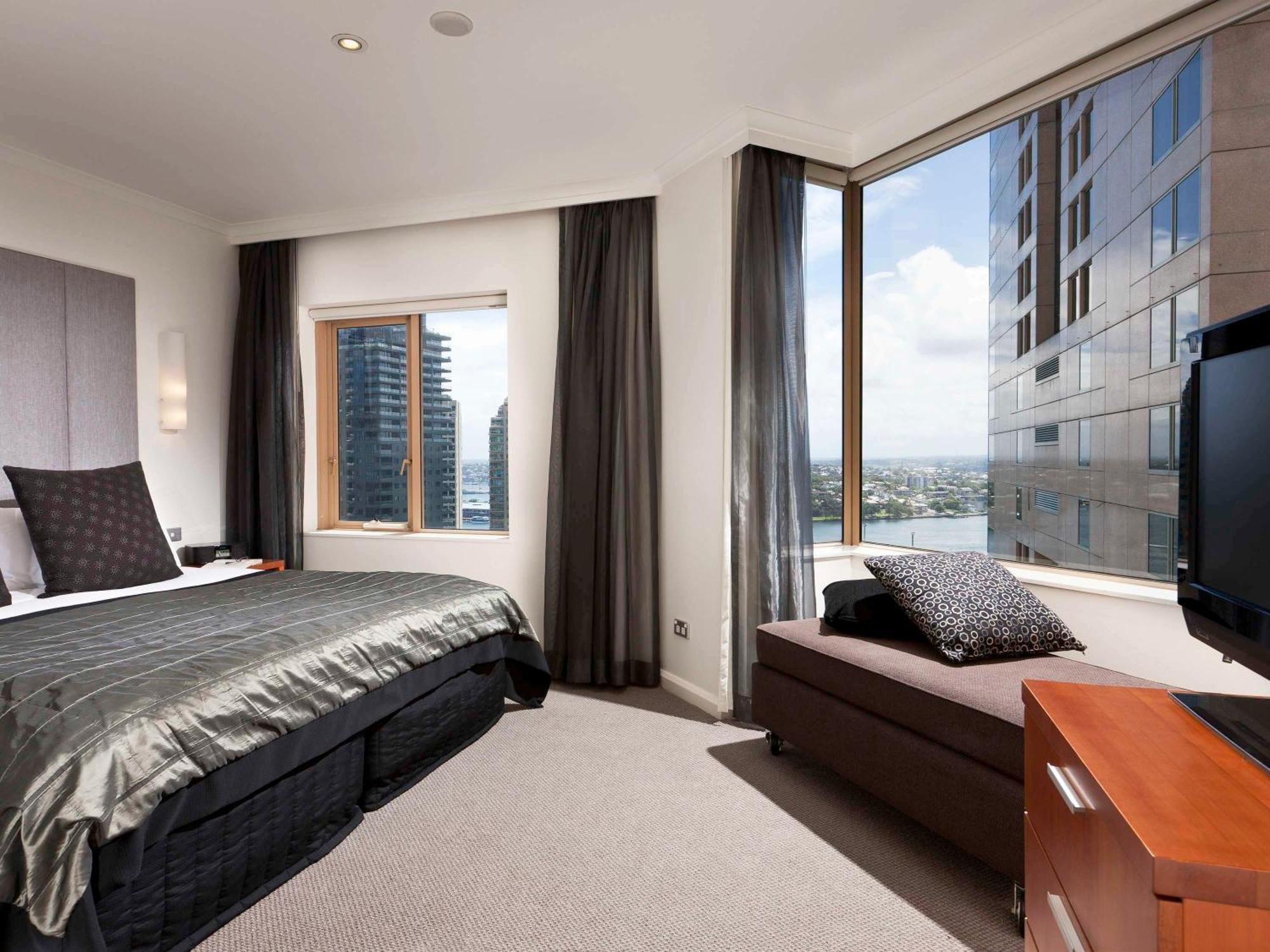 The Sebel Quay West Suites Сидней Экстерьер фото A bedroom at the Crown Towers